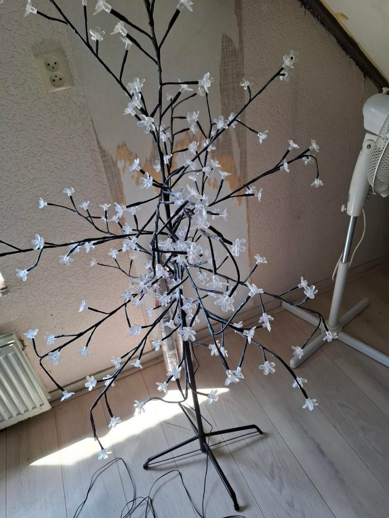 Decoratieve boom met LED verlichting - Sfeervol en modern, Huis en Inrichting, Lampen | Overige, Ophalen, Zo goed als nieuw