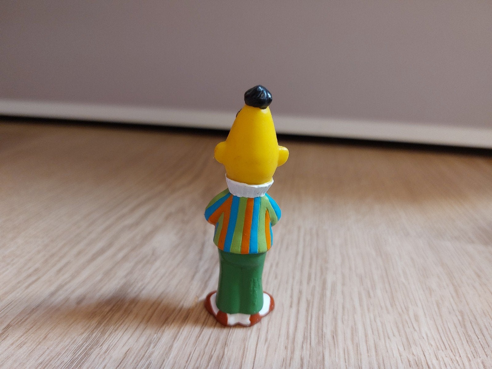 Sesamstraat Bert poppetje 7 cm, Verzamelen, Poppetjes en Figuurtjes, Ophalen of Verzenden
