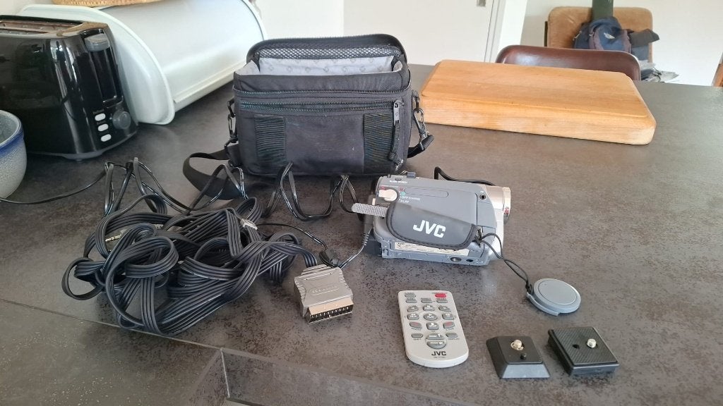 JVC GR-D21E miniDV camcorder set- incl AV kabel en statief, Mini dv, JVC, Ophalen of Verzenden, Zo goed als nieuw