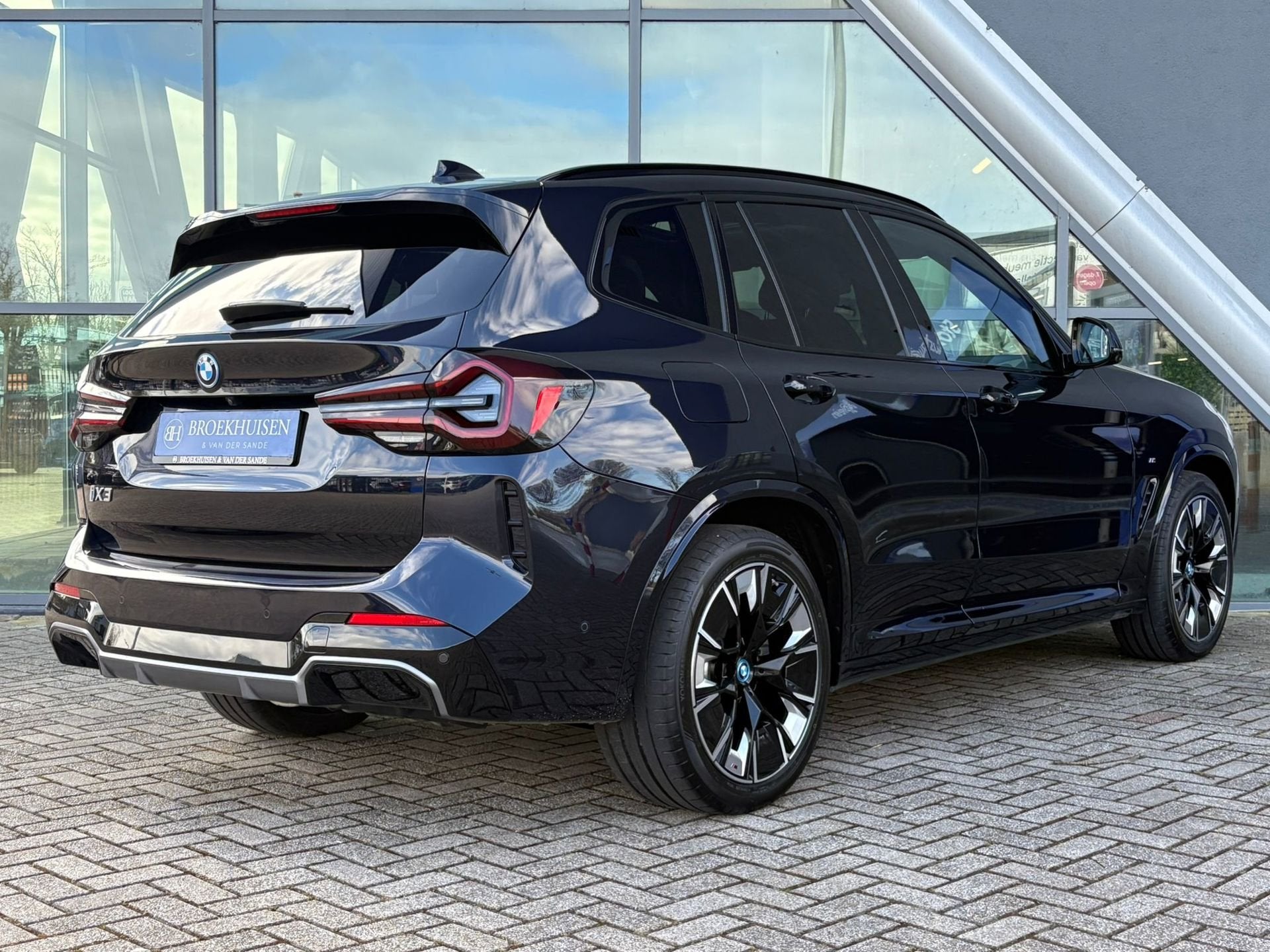 BMW IX3 High Executive Edition M-Sport 80 kWh Panoramadak /, Auto's, BMW, Automaat, Achterwielaandrijving, Gebruikt, Zwart