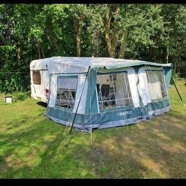 Chateau Calista 450 Chalet 2006 met voortent, Caravans en Kamperen, Caravans, Chateau, Schokbreker, Rondzit, Frans bed