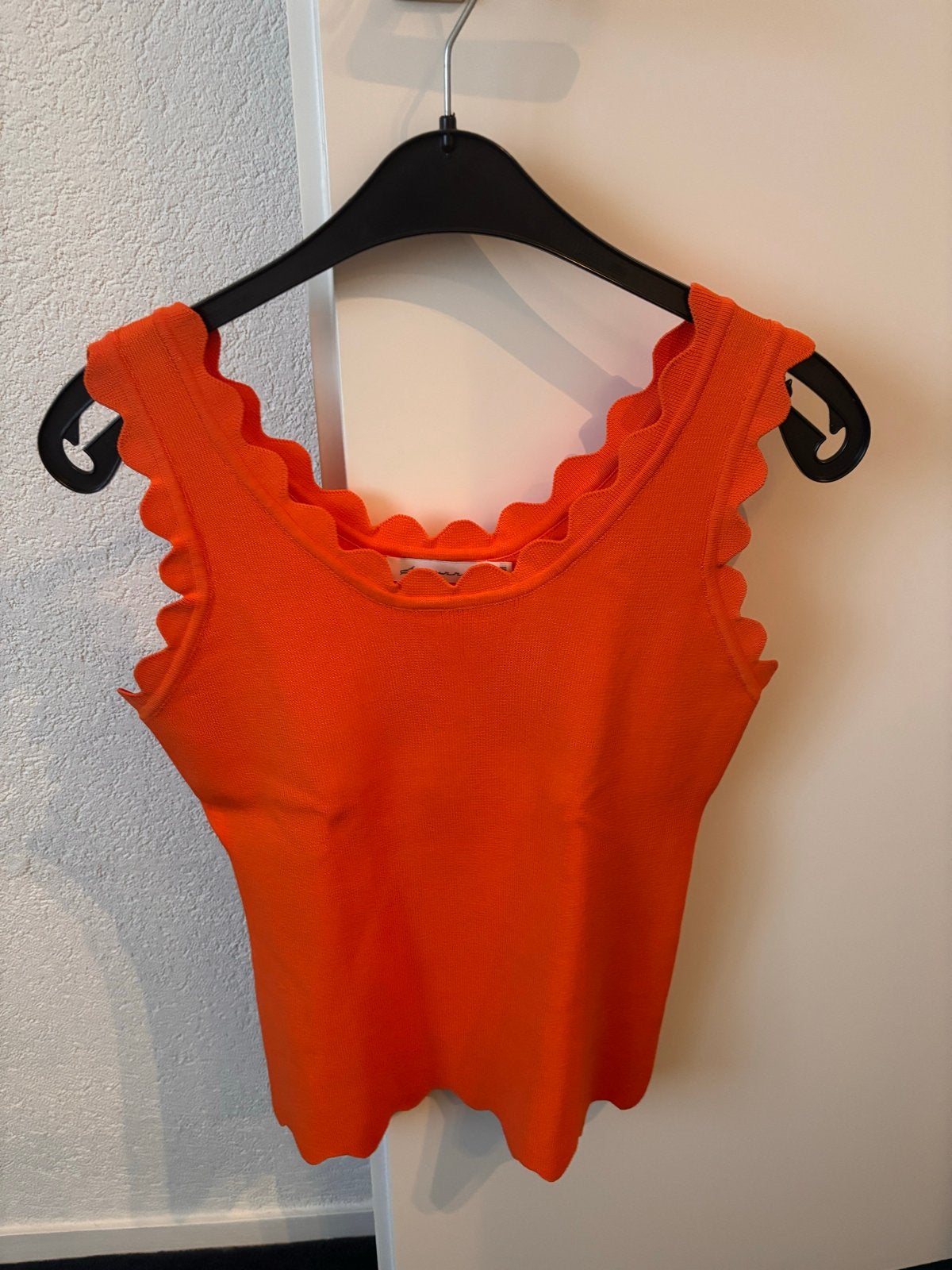 Oranje top met geschulpte randen, Oranje, Ophalen of Verzenden, Zo goed als nieuw, Maat 36 (S)