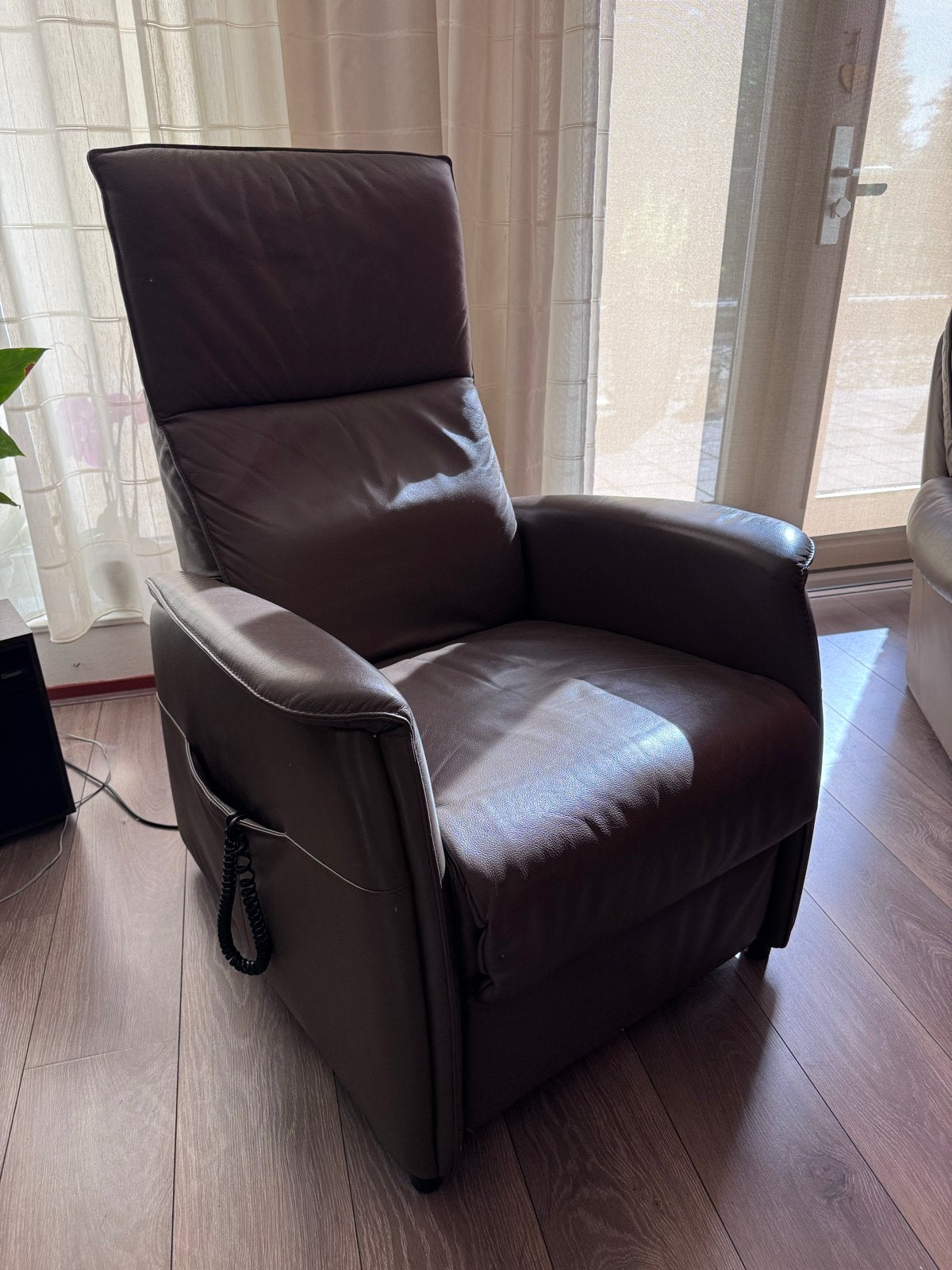Comfortabele relaxfauteuil/sta op st. met afstandsbediening, Ophalen, Zo goed als nieuw, Leer, 75 tot 100 cm