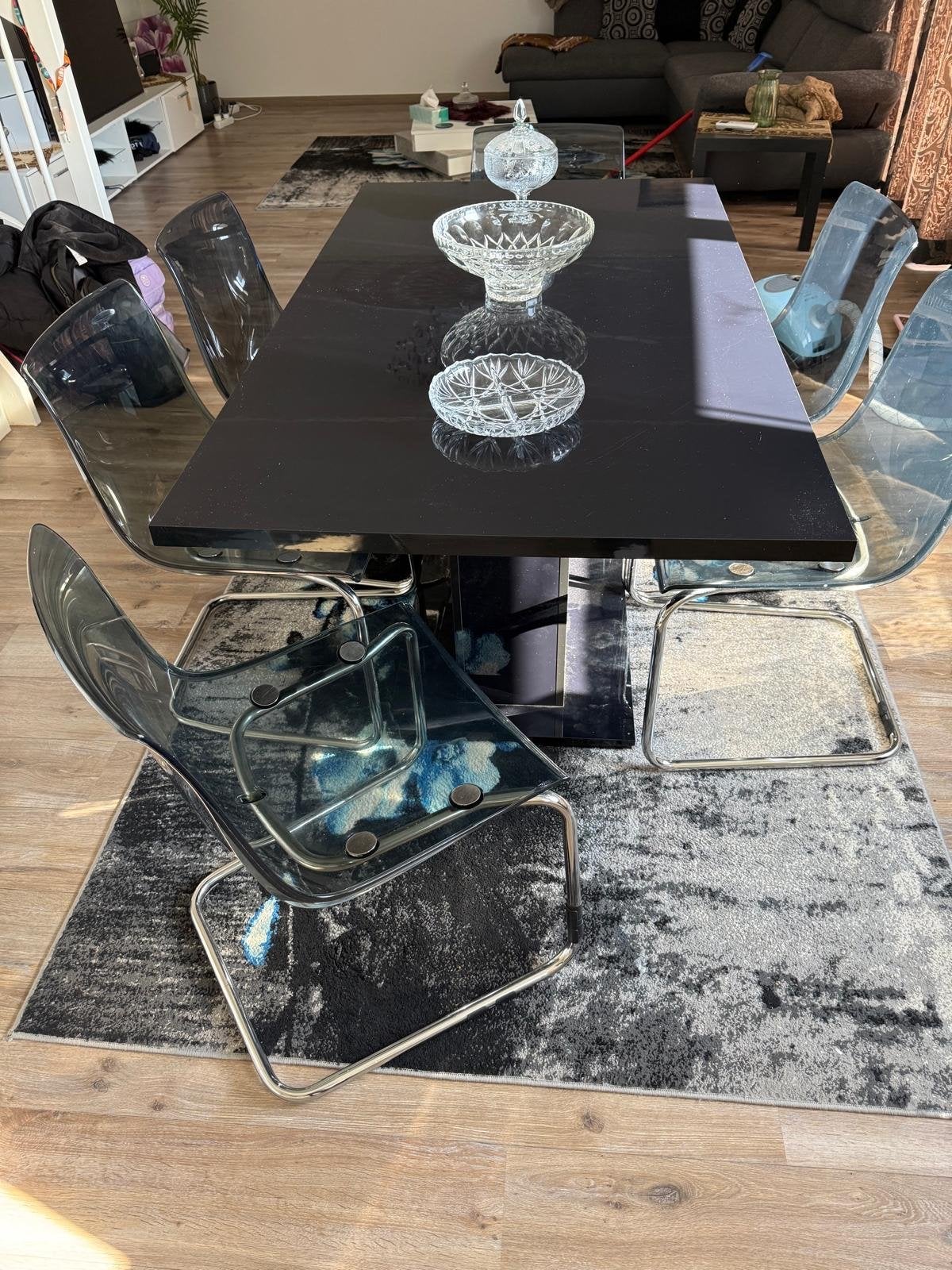 Moderne Zwarte Eettafel met 6 Transparante Stoelen, Ophalen