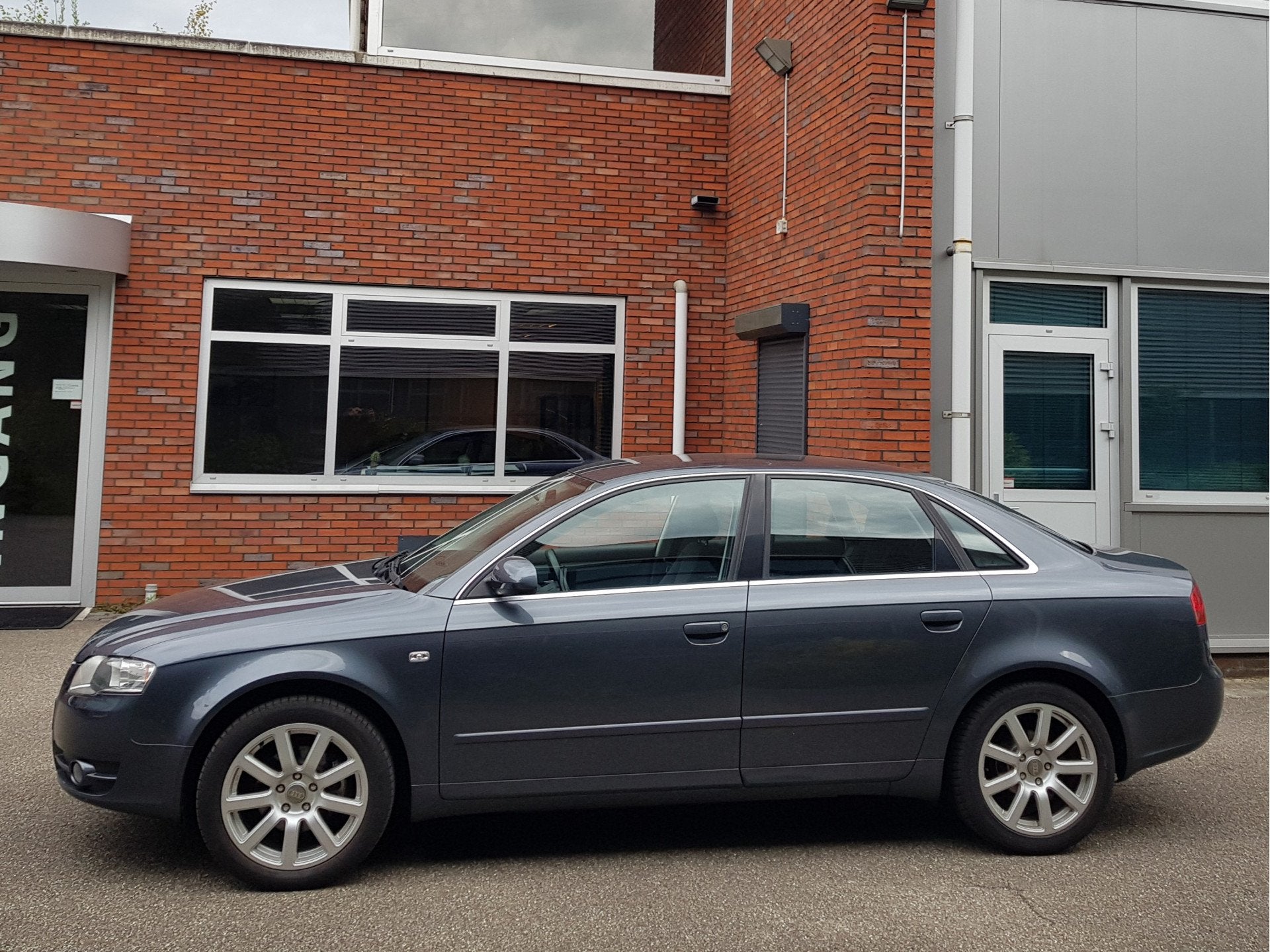Audi A4 Limousine 2.0 157.602Km Navi BlueTooth Cruise 17", Voorwielaandrijving, Stof, Gebruikt, 4 cilinders