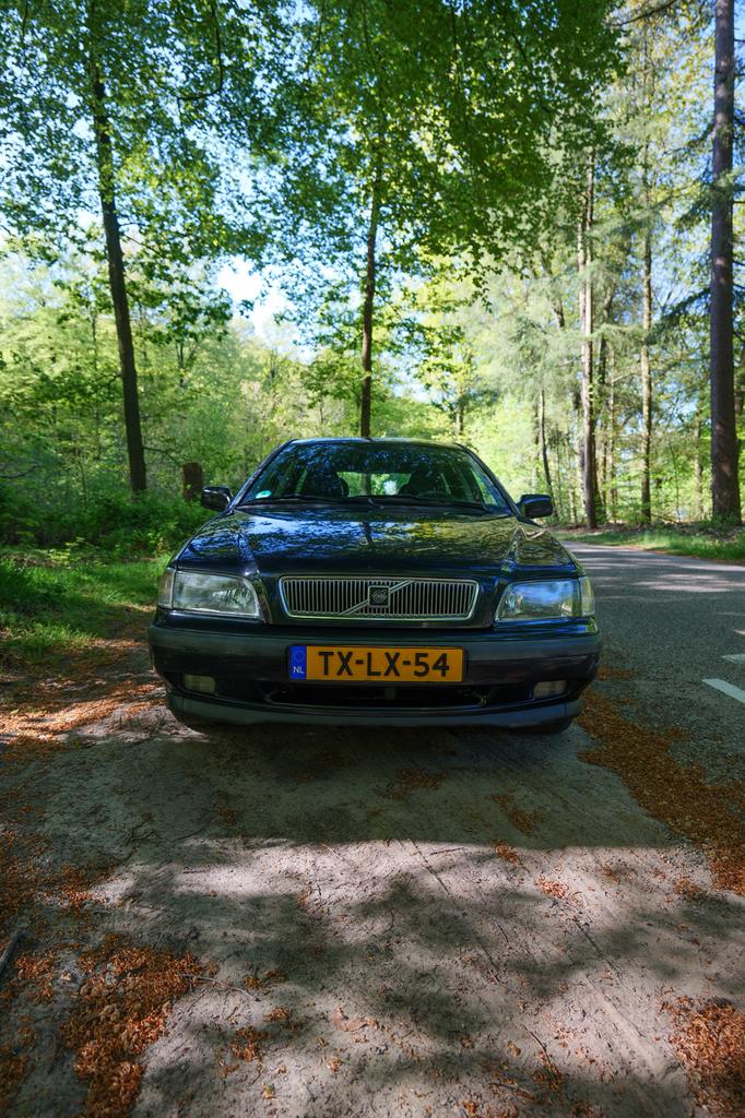 Volvo V40 1.8 1998 (APK 5-3-27) Zwart, Auto's, Volvo, Voorwielaandrijving, Zwart, 4 cilinders, Zwart