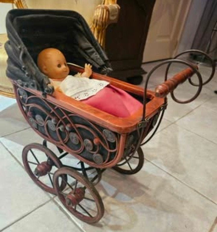 Antiek poppenwagentje inc babypopje, Antiek en Kunst, Antiek | Speelgoed, Ophalen of Verzenden