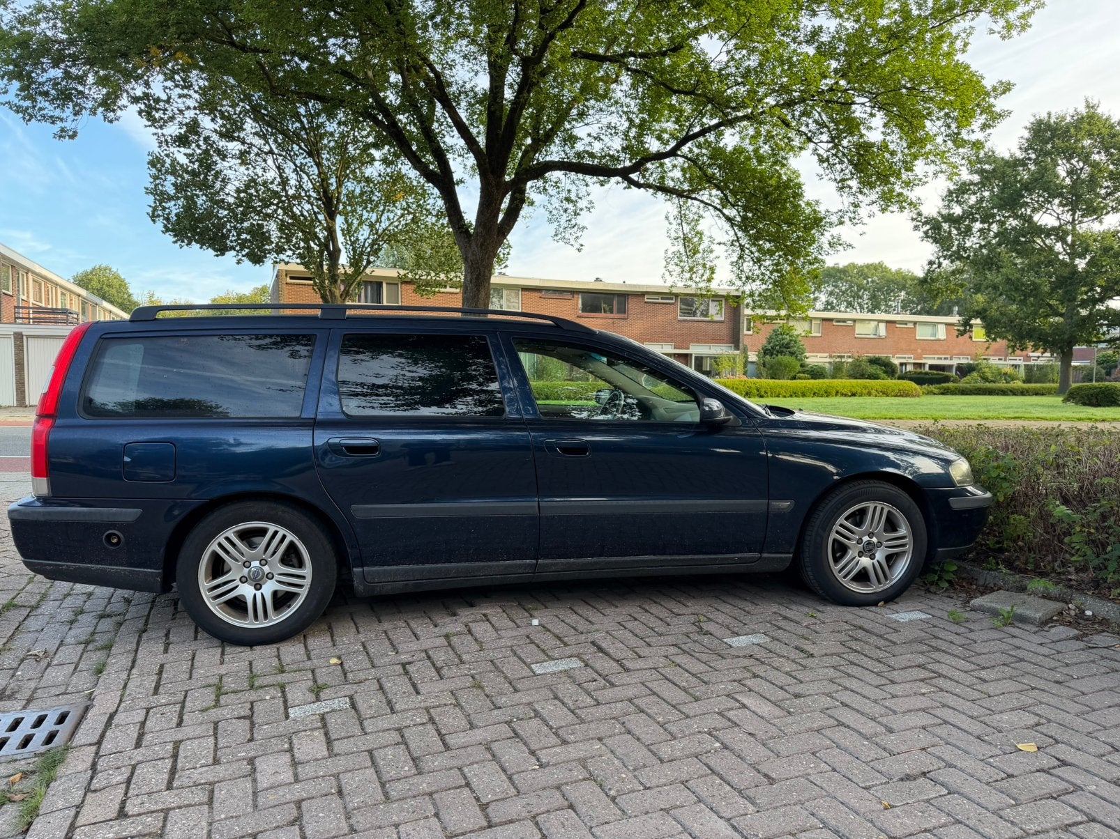 Volvo V70 2.4 LPG Automaat met wat werk, 1800 kg, Beige, Blauw, Stationwagon