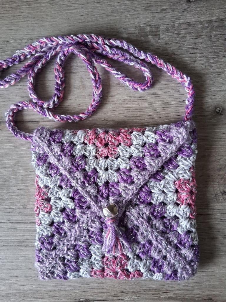Handgemaakt gehaakt schoudertasje paars/roze/zilver, Sieraden, Tassen en Uiterlijk, Tassen | Damestassen, Ophalen of Verzenden