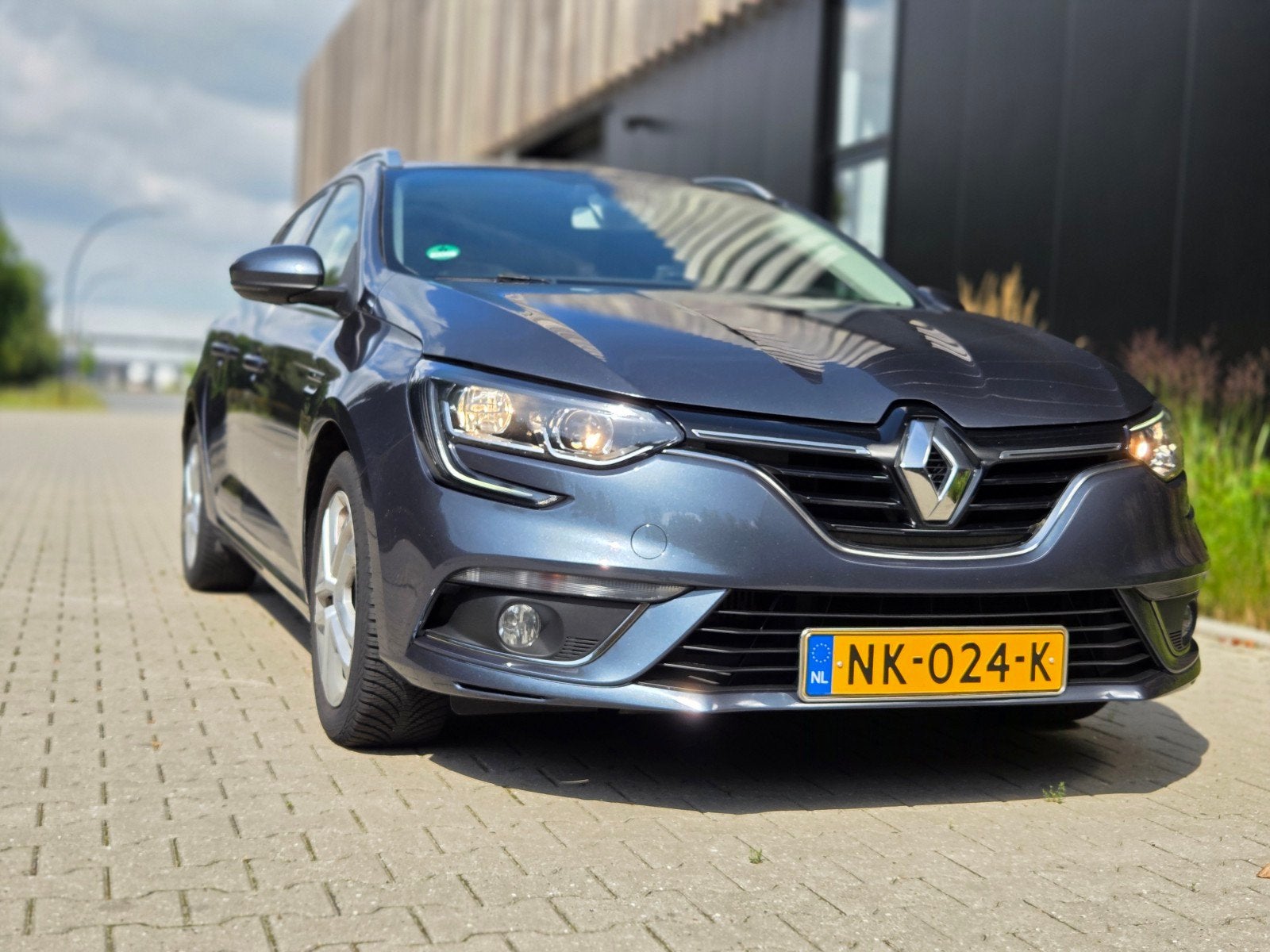 Renault Mégane 1.2 Energy TCe 100pk 2017 Grijs, Auto's, Voorwielaandrijving, 680 kg, 4 cilinders, 100 pk