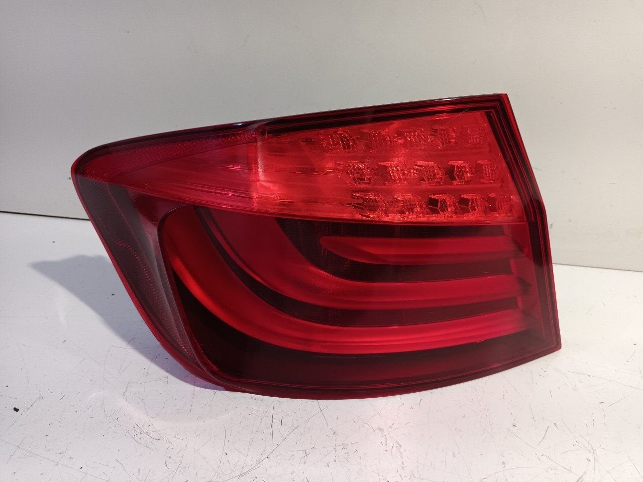 Achterlicht links buiten BMW 5 serie, Auto-onderdelen, Onderdelen@venauto.nl, Van der Ven Autorecycling B.V., Gebruikt, Ettenseweg 76, 4706 PB Roosendaal, The Netherlands