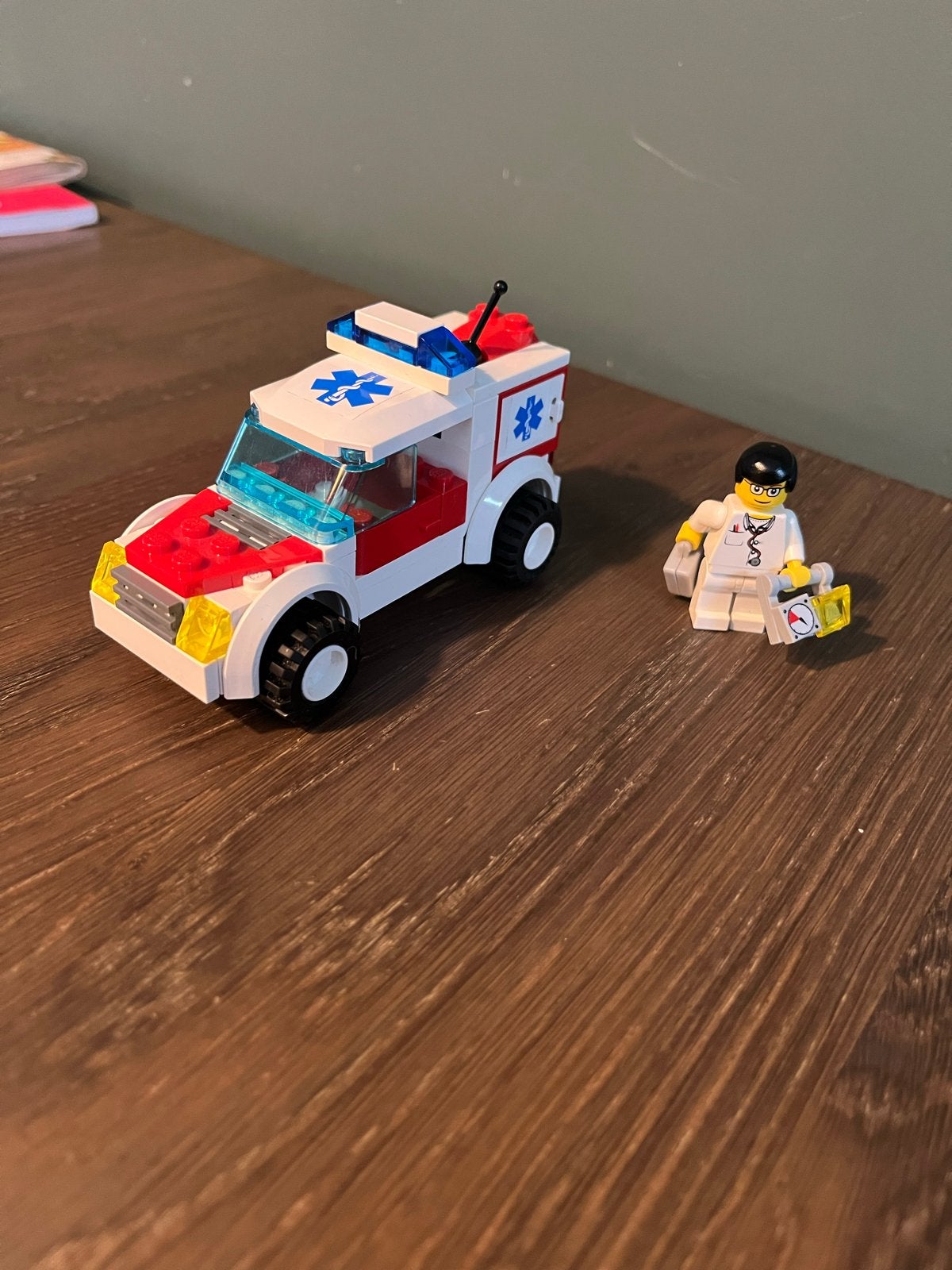 Lego City Ambulance 7902 met minifiguur en instructies, Lego, Ophalen of Verzenden, Compleet, Complete set