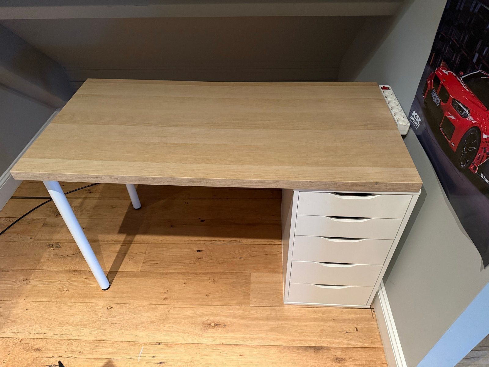 IKEA Bureau met lades - Goede staat, klein deukje, Gebruikt, Met lades, Spaanplaat of MDF, Ophalen of Verzenden