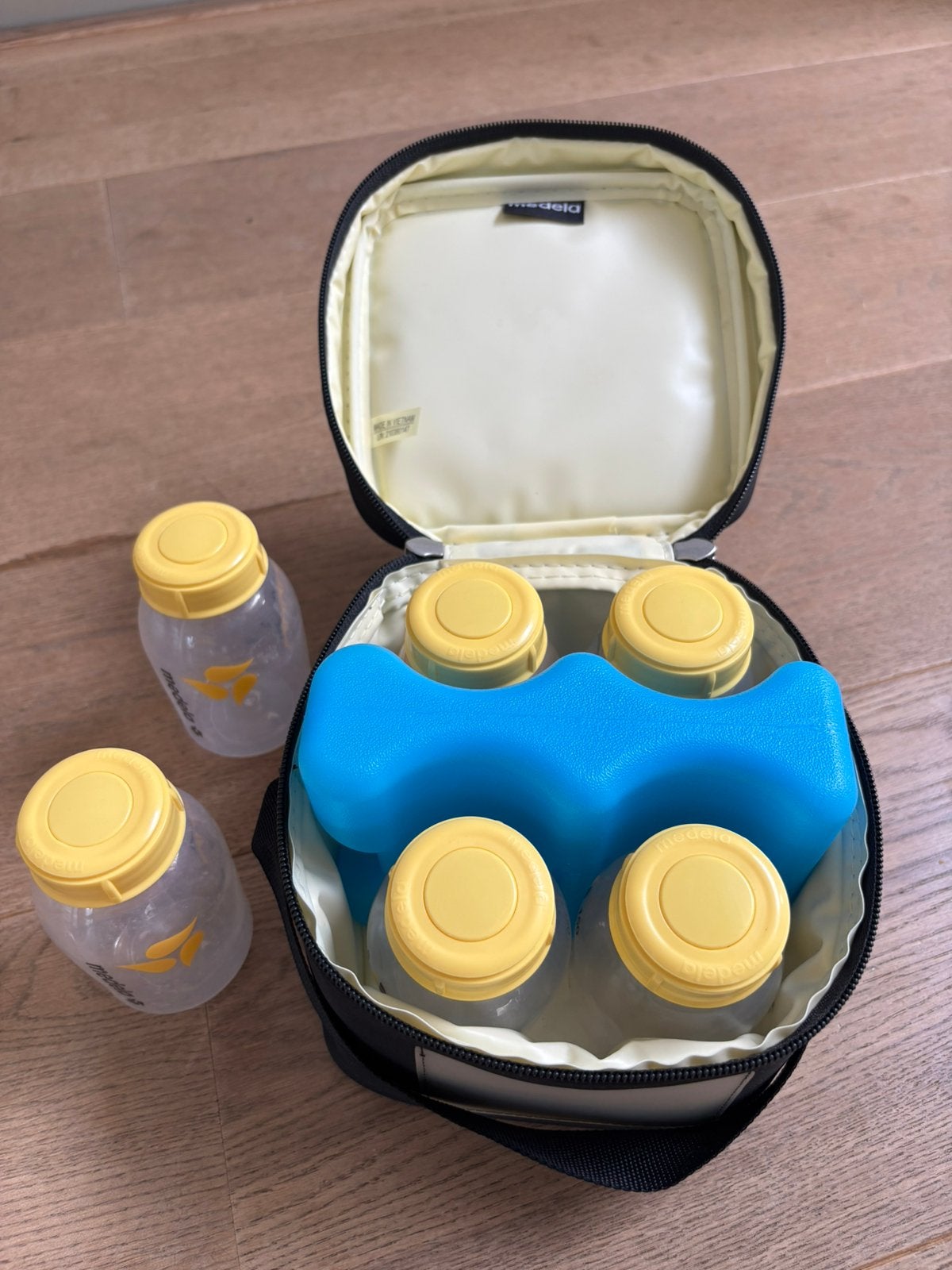 Medela koeltasje met 6 flesjes, Ophalen, Zo goed als nieuw, Overige typen