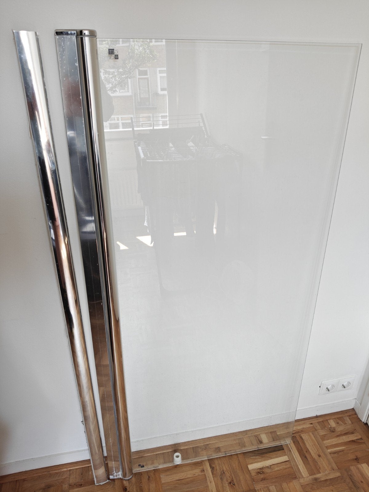 Badwand met chroom links, Doe-het-zelf en Verbouw, Sanitair, Ophalen, Gebruikt, Glas, Douche