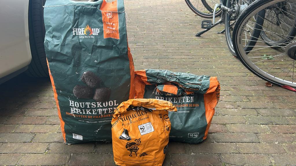 GRATIS! Houtskool briketten, ca. 15kg, Ophalen of Verzenden, Nieuw