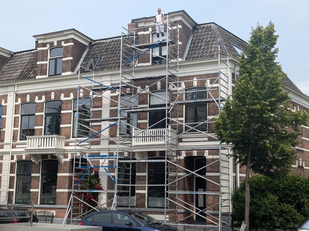 Te Huur: Rolsteiger 8,2-12,2 meter (goedgekeurd NEN1004), Ophalen, Zo goed als nieuw, Rolsteiger of Kamersteiger, 5 meter of hoger