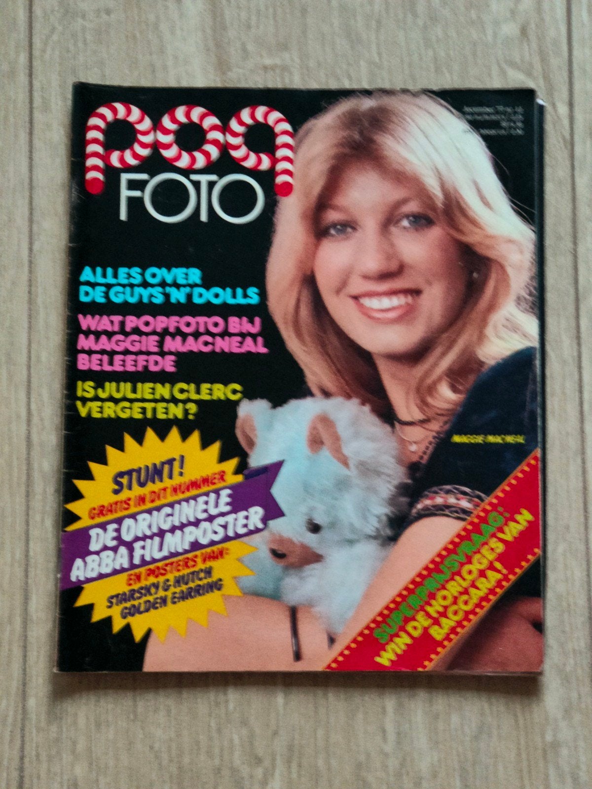 Popfoto december 1977, met de originele ABBA filmposter., Ophalen of Verzenden, 1960 tot 1980, Nederland, Tijdschrift