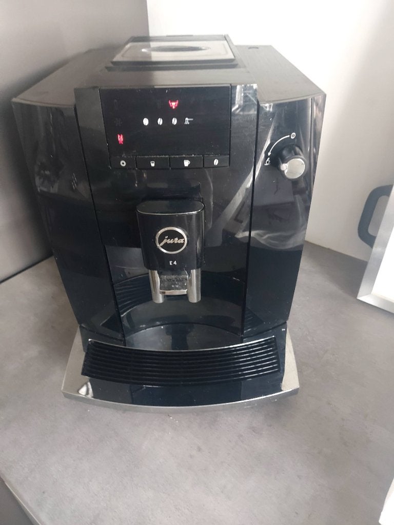 Jura E4 Piano zwart, Ophalen, Afneembaar waterreservoir, Koffiemachine, Koffiebonen