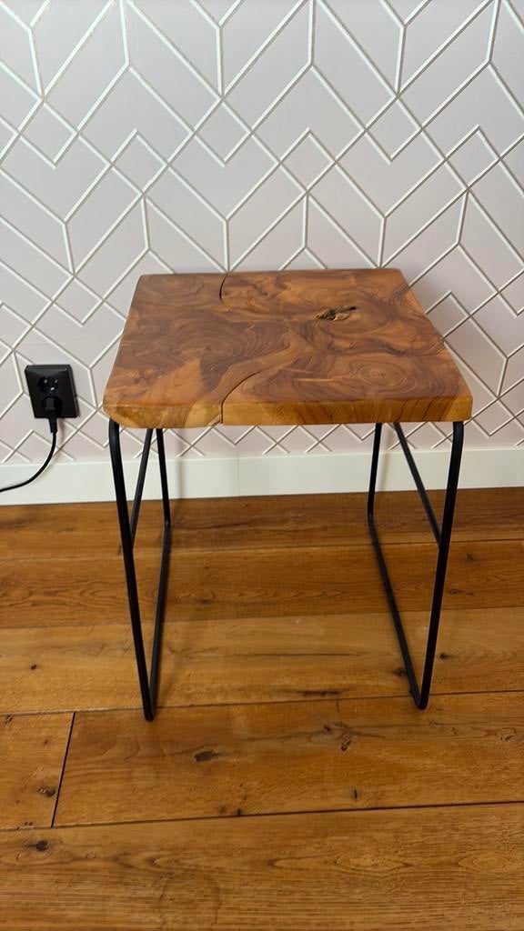 Bijzettafel, Huis en Inrichting, Tafels | Bijzettafels, Minder dan 55 cm, Rond, Zo goed als nieuw, Ophalen