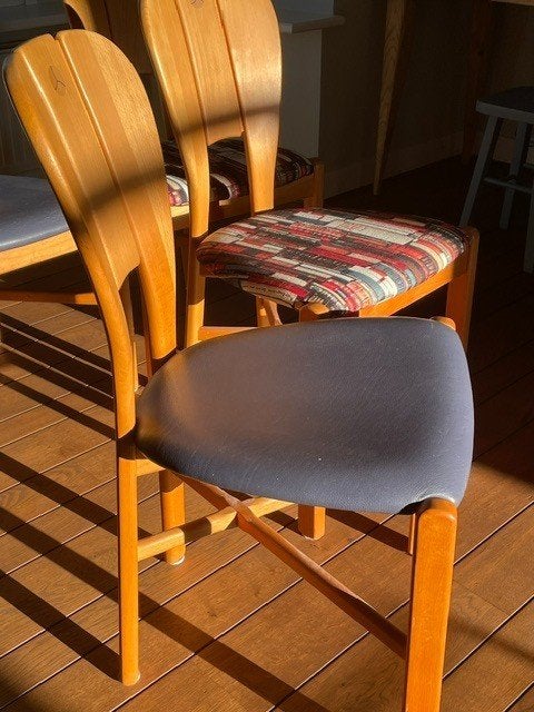 Vier stoelen Deens design Glostrup vintage mid-century, Ophalen, Hout, Gebruikt, Bruin