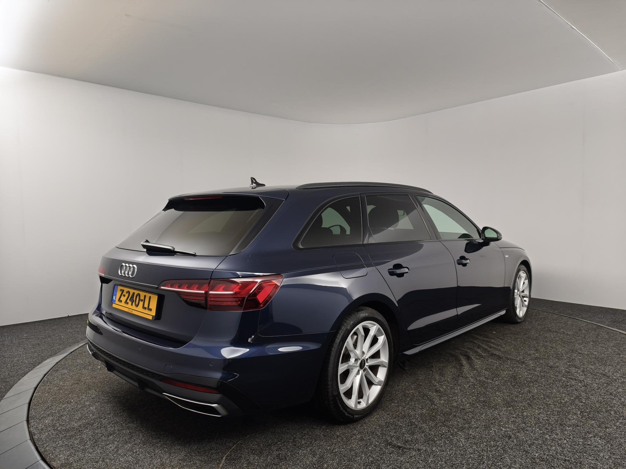 Audi A4 Avant 40 TFSI S edition Competition | Stoelverwarmin, Auto's, Audi, Gebruikt, 4 cilinders, Blauw, Origineel Nederlands