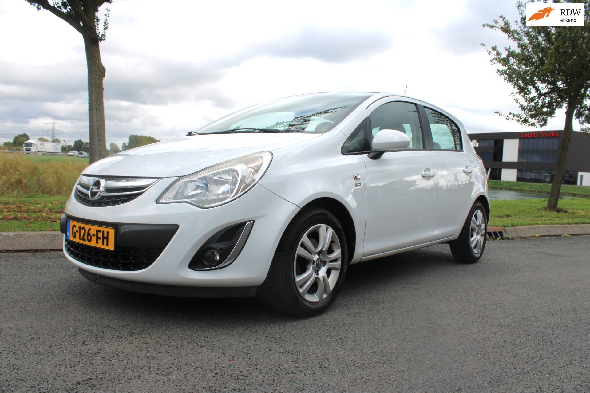 Opel Corsa 1.2-16V Anniversary Edition Airco APK 13-09-2027, Voorwielaandrijving, Euro 5, Gebruikt, Zwart