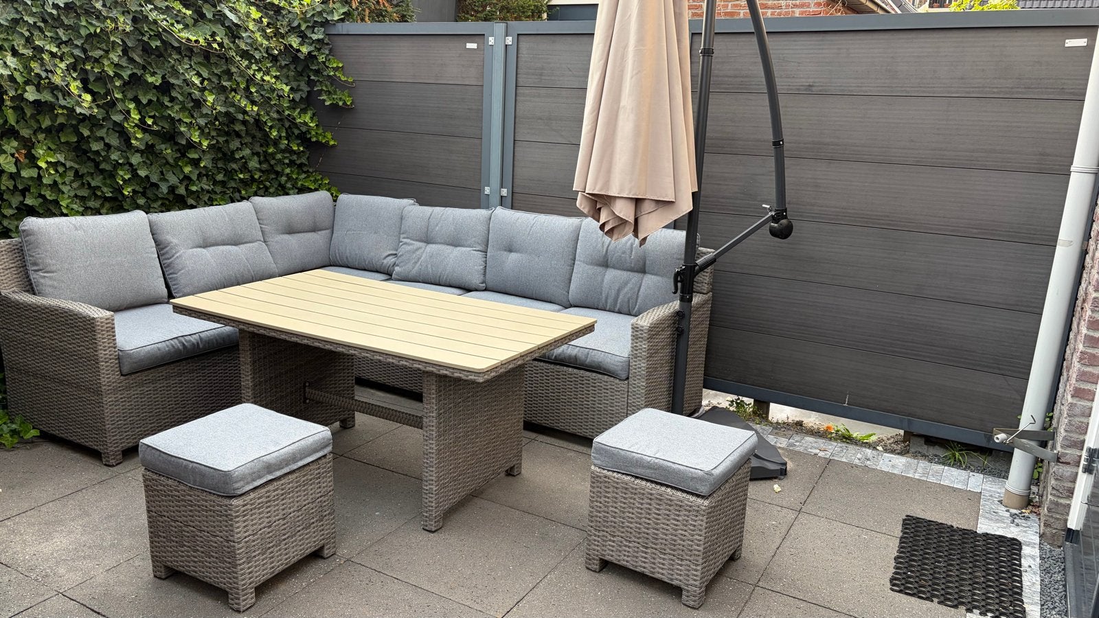 Wicker loungeset met eettafel en hockers (6-8 pers) + hoes, Ophalen, Gebruikt, 8 zitplaatsen, Loungeset