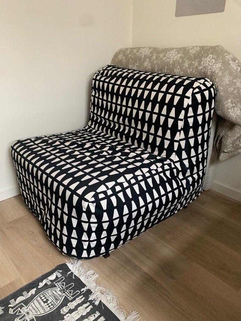 Ikea slaapbank met hoes - Zwart/wit patroon, Ophalen, Gebruikt, 90 cm, Eenpersoons