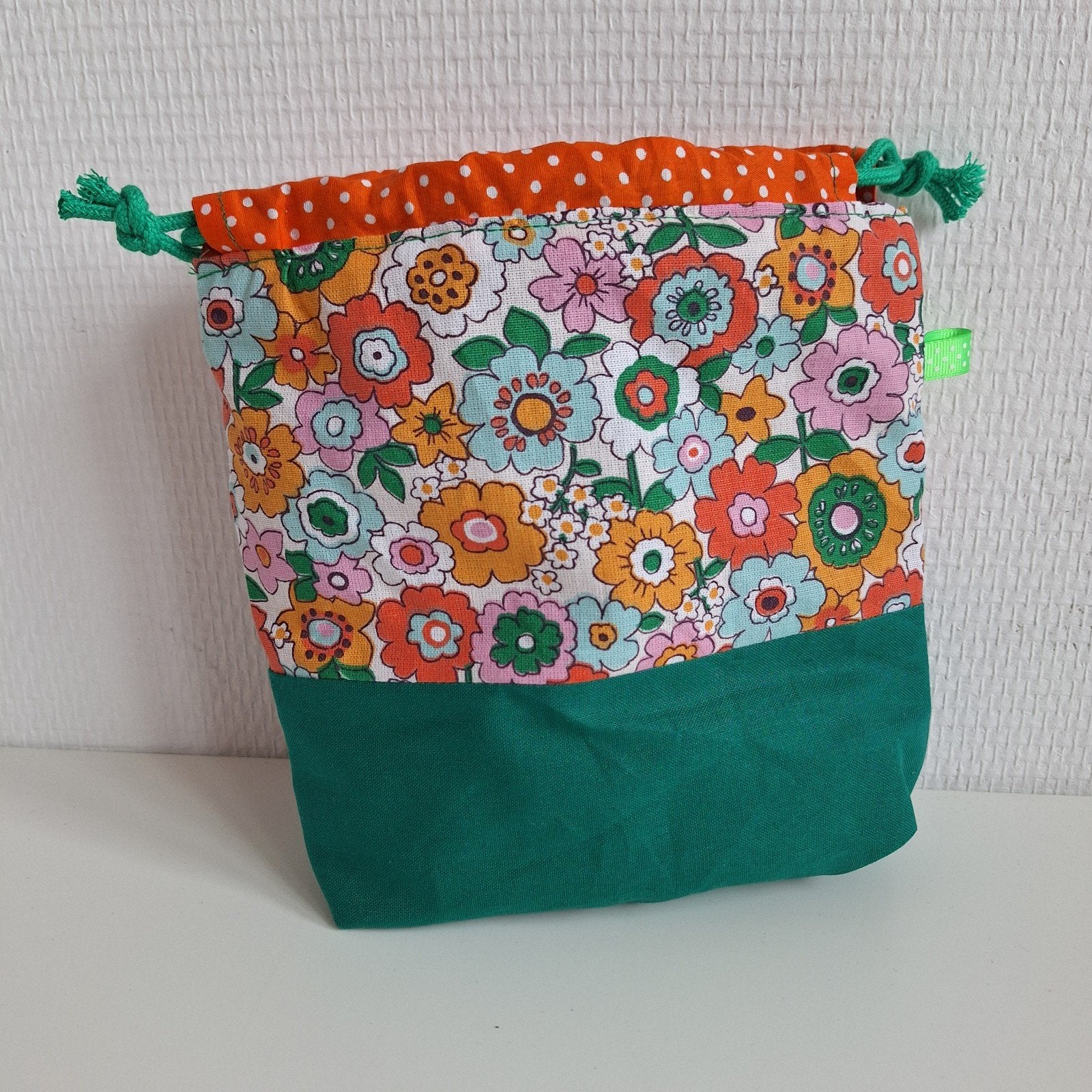 projectbag retro bloemetjes met groen 18x17, Sieraden, Tassen en Uiterlijk, Ophalen of Verzenden, Nieuw, Groen, Dame
