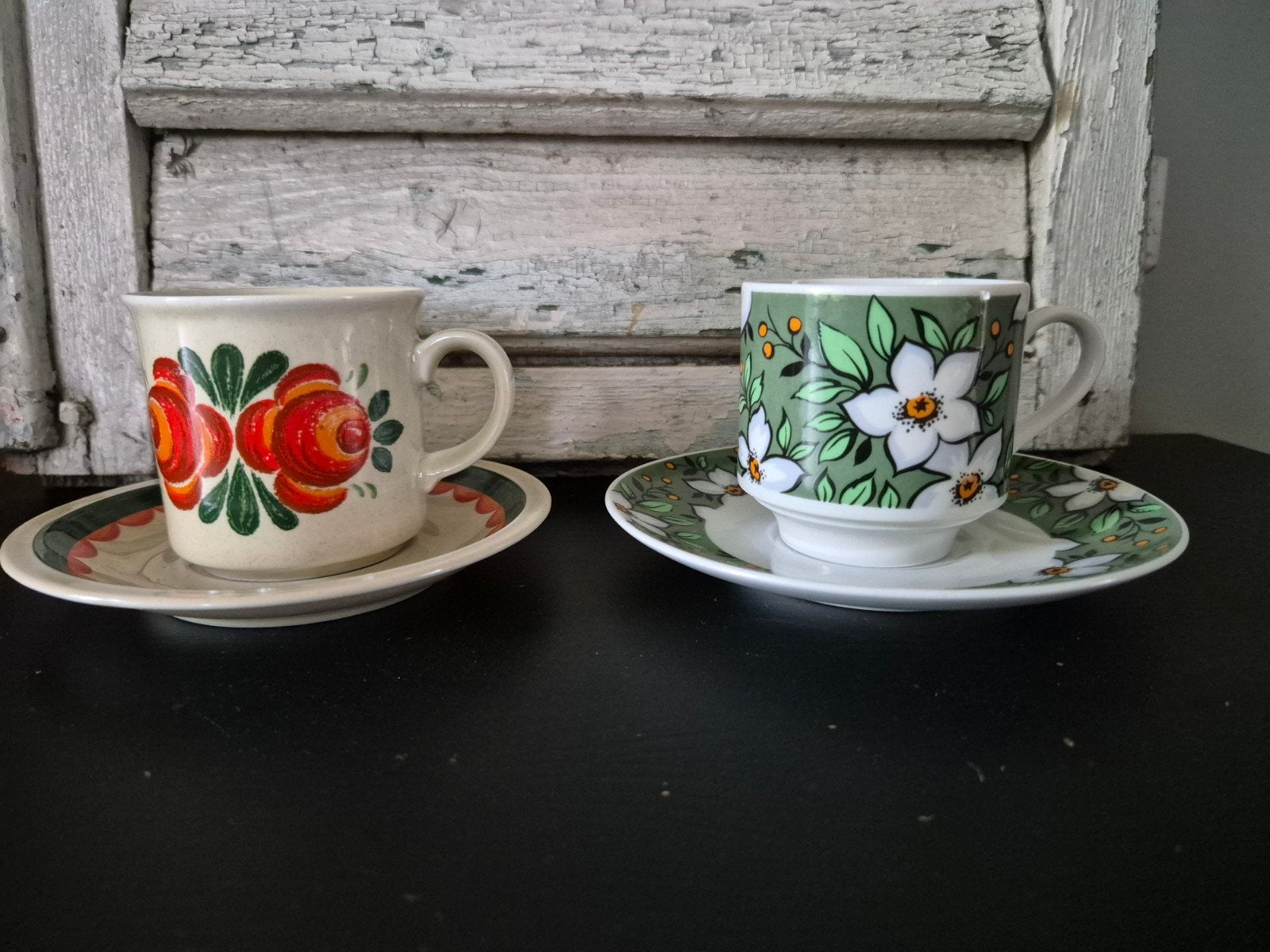 2 leuke kop en schotels retro jaren 60/70, Ophalen of Verzenden, Huis en Inrichting