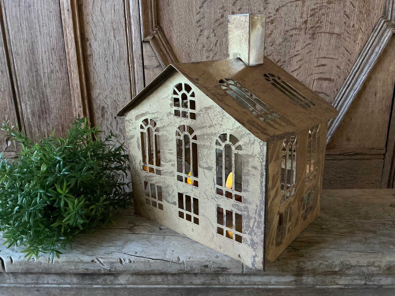 NIEUW fors metalen windlicht huis beige goudkleurig, Ophalen of Verzenden, Nieuw, Windlicht