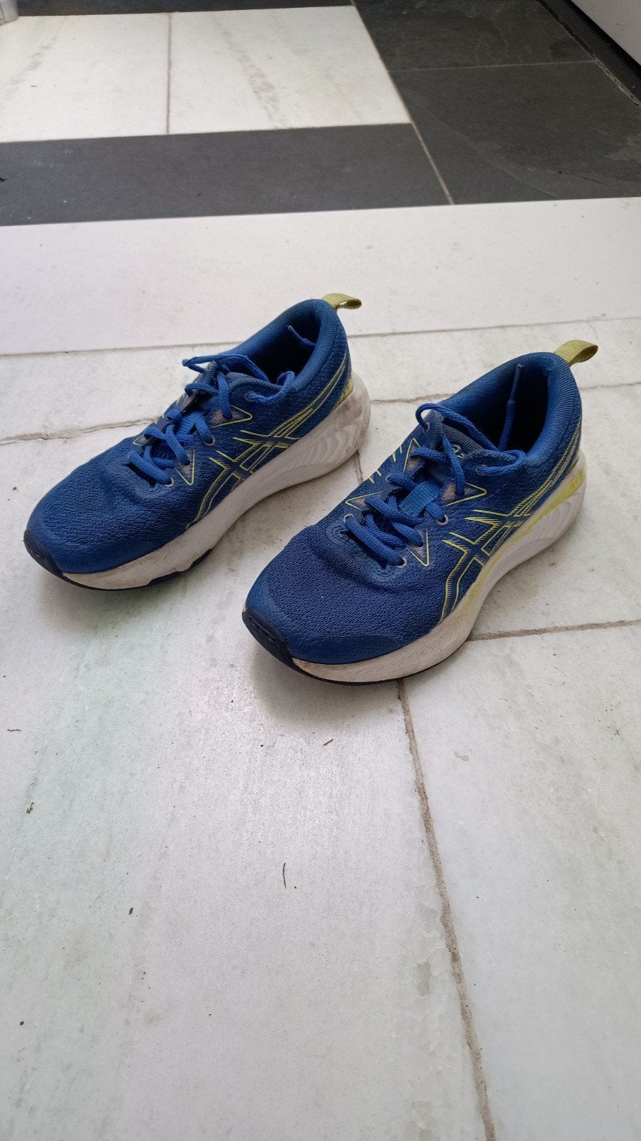 Hardloopschoenen Asics Gel Cumulus maat 33, Ophalen of Verzenden, Gebruikt, Hardloopschoenen, Asics