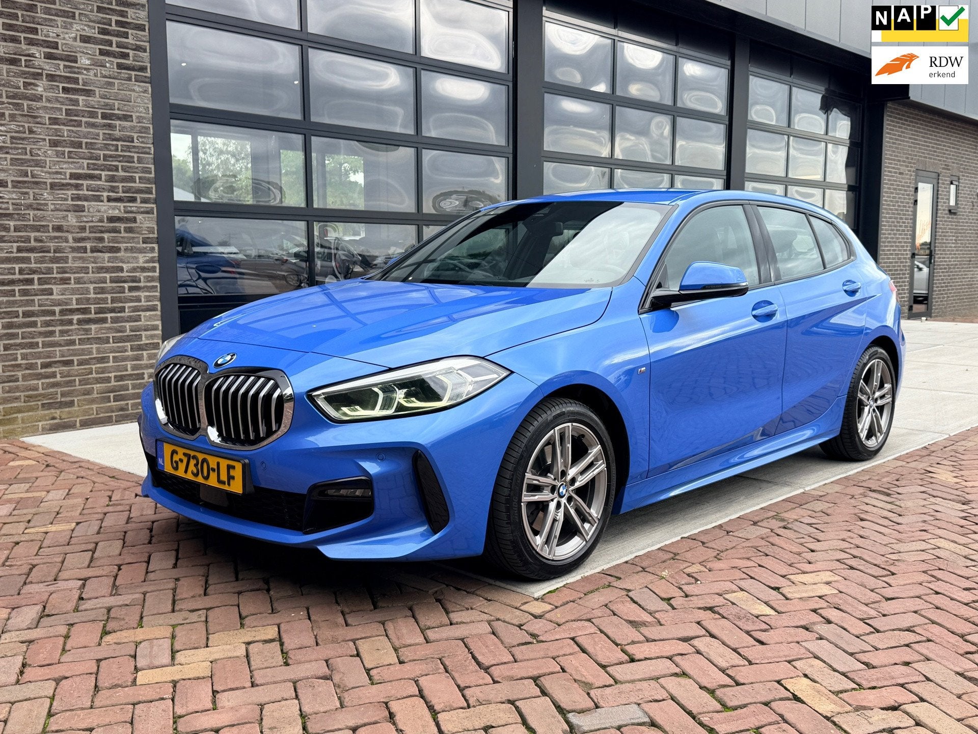 BMW 1-serie 118i Executive Edition | M-Pakket | Navi | LED |, Auto's, Gebruikt, Blauw, Leder en Stof, Origineel Nederlands