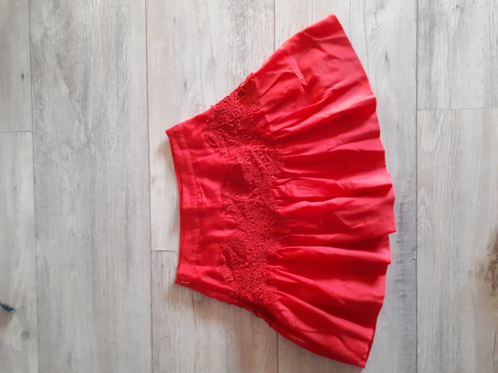 Nikkie rode mini-rok met kanten details, maat 36 (S), Ophalen of Verzenden, Zo goed als nieuw, Nikkie, Maat 36 (S)