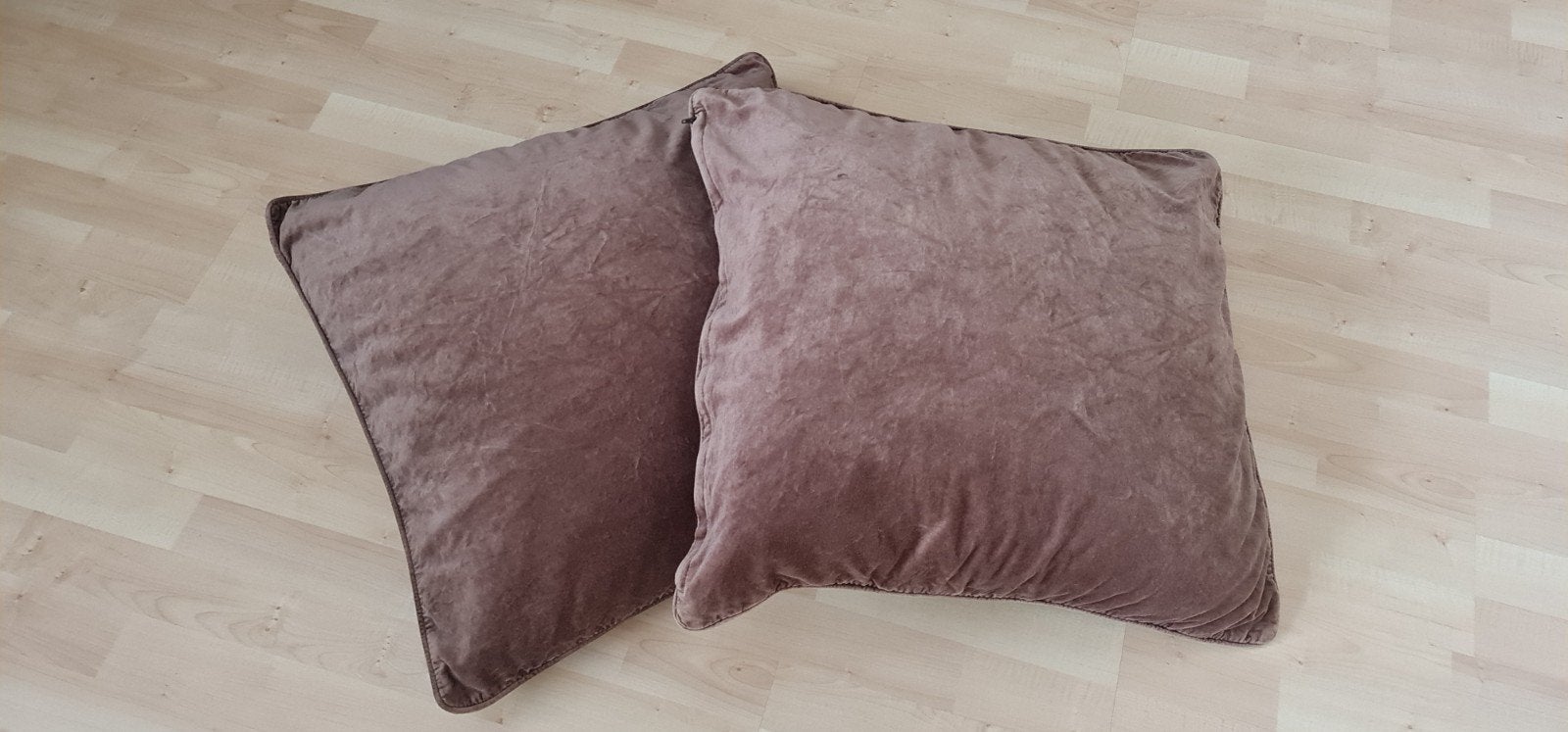 Twee bruine IKEA Sanela kussenhoezen met binnenkussens, Bruin, IKEA, Vierkant, Ophalen of Verzenden