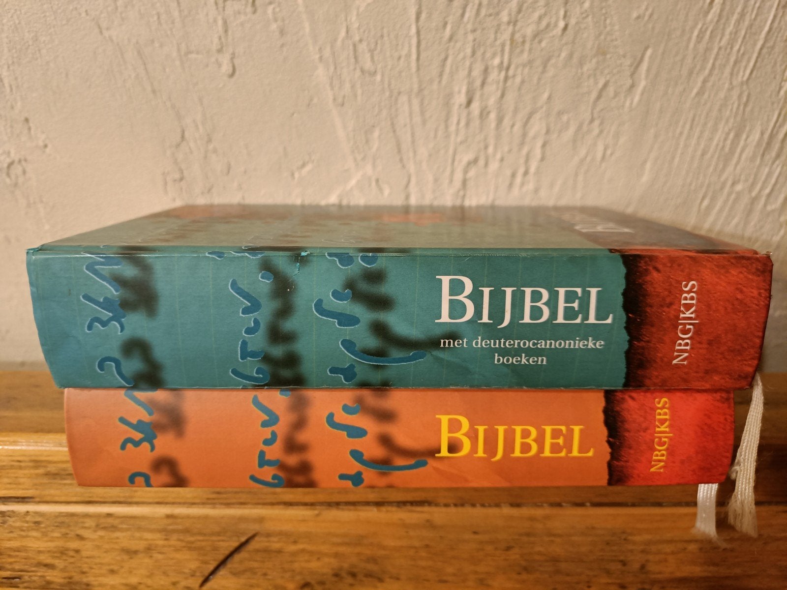 2 verschillende NBV Bijbels., Ophalen of Verzenden