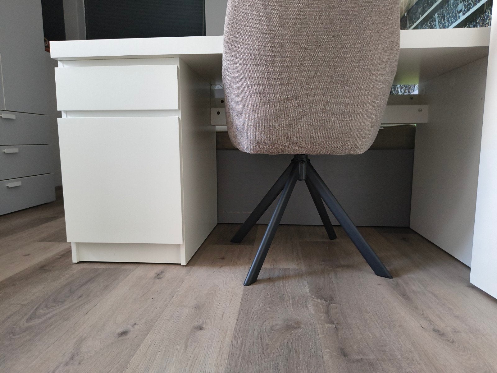 zeer net ikea bureau, Ophalen, Schoolbureau, Zo goed als nieuw, IKEA