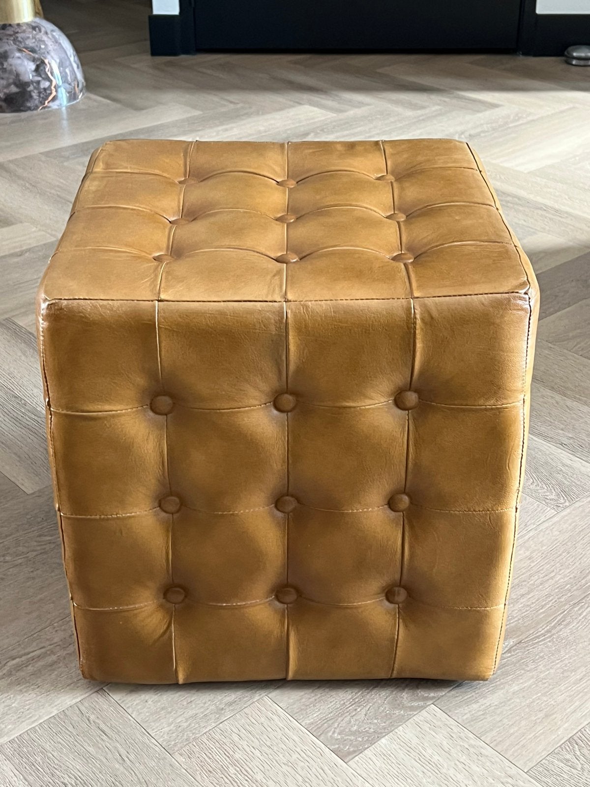 Lawrence Grey Home 100% lederen poef nieuw., Huis en Inrichting, Banken | Voetenbanken en Poefen, Minder dan 50 cm, Algemeen design