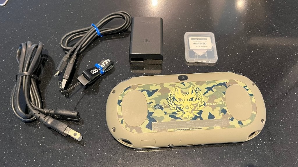 PlayStation Vita Slim GOD EATER 2 Fenrir limited Edition, Ophalen of Verzenden, Zo goed als nieuw, Overige kleuren