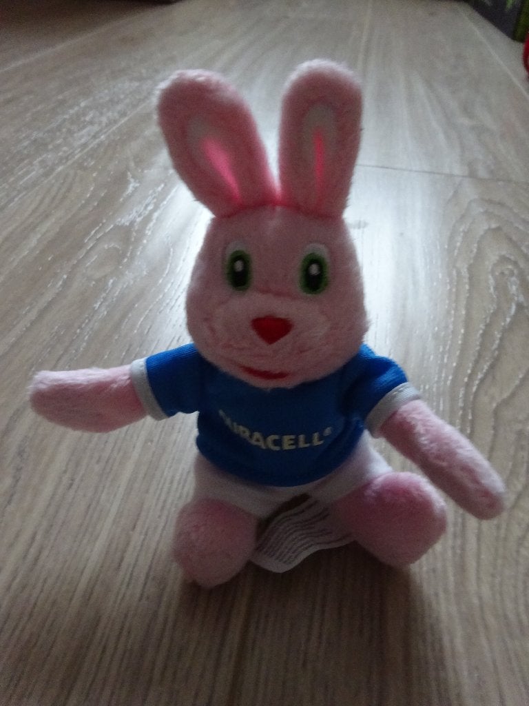Duracell konijntje met blauw/wit voetbaltenue, Ophalen of Verzenden, Nieuw, Gebruiksvoorwerp
