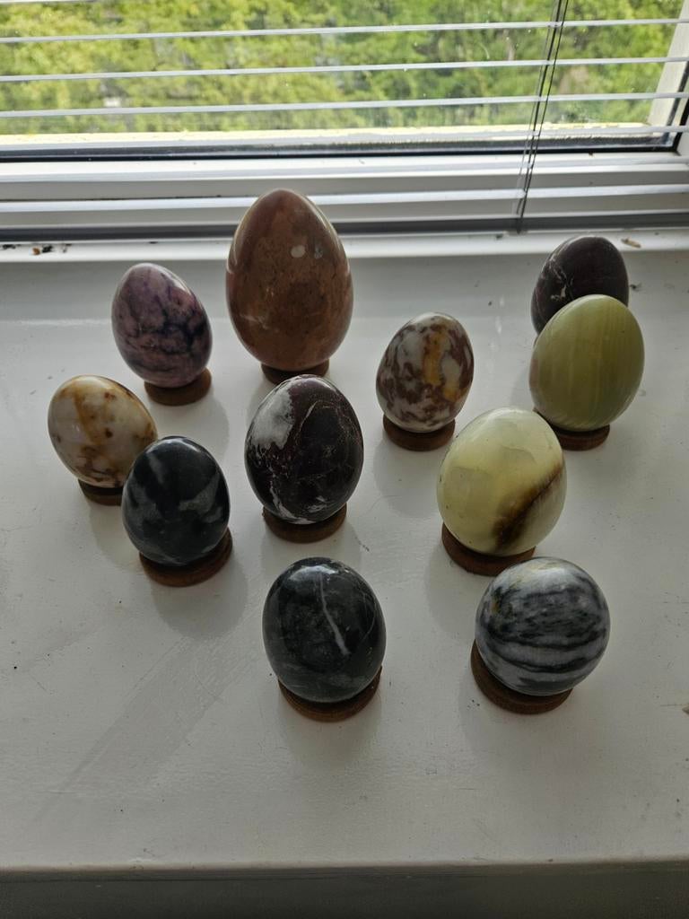 Set natuurstenen eieren (onyx/marmer) met standaard – decora, Ophalen