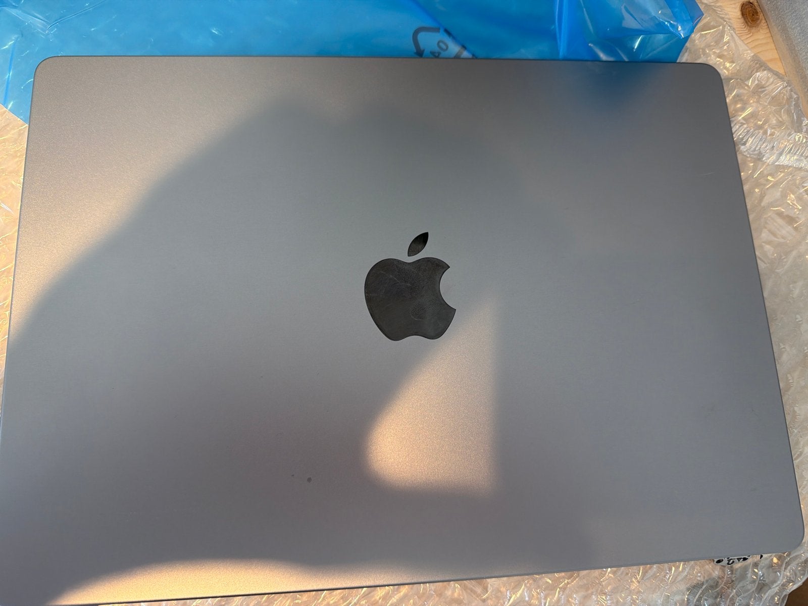 Gebruikt MacBook scherm A2779 met vlek rechts onderin, Ophalen of Verzenden, Gebruikt, Overige groottes, MacBook Pro