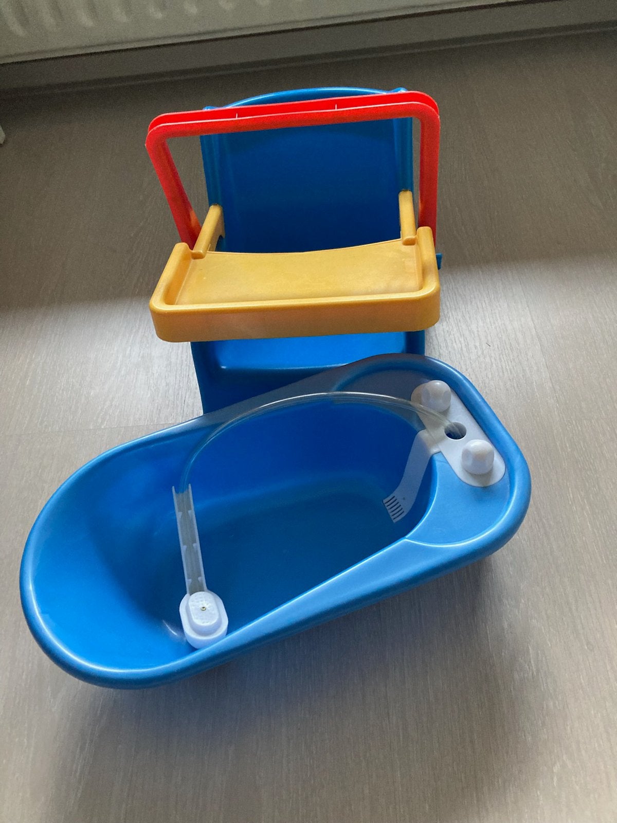 Poppen stoeltje + badje, Kinderen en Baby's, Speelgoed | Poppen, Ophalen of Verzenden, Zo goed als nieuw