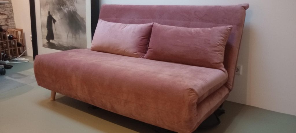 Mooi slaapbankje - als nieuw - 3x gebruikt, Ophalen, Zachte zacht roze/mauve velours bekleding, Tweepersoons, 75 tot 100 cm