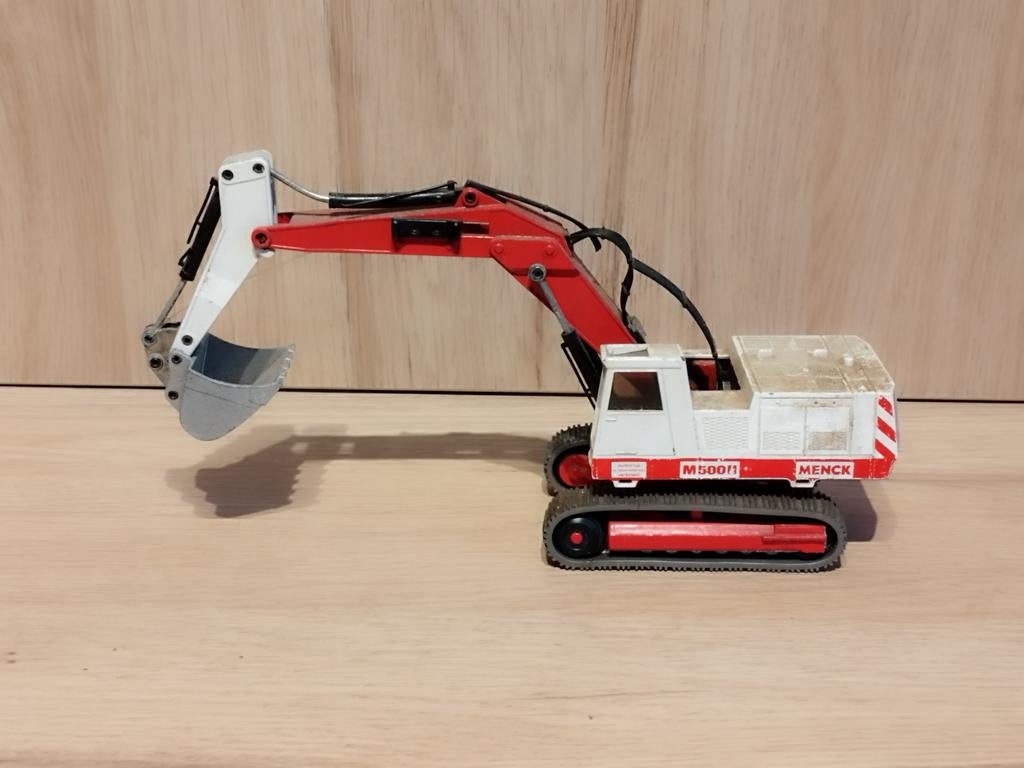 SIKU - Menck M500H Model Graafmachine, Hobby en Vrije tijd, Overige merken, Gebruikt, Ophalen of Verzenden, Tank
