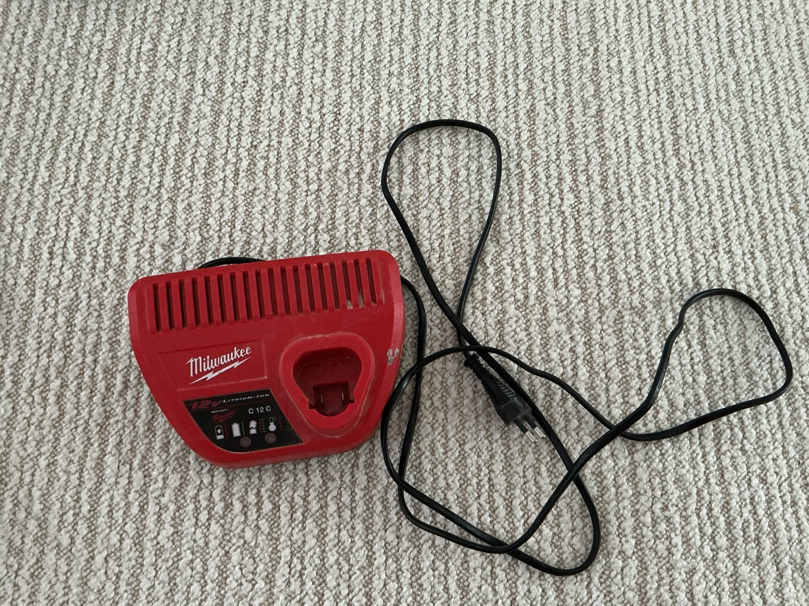 Milwaukee C12 C Acculader 12V, Ophalen of Verzenden, Gebruikt