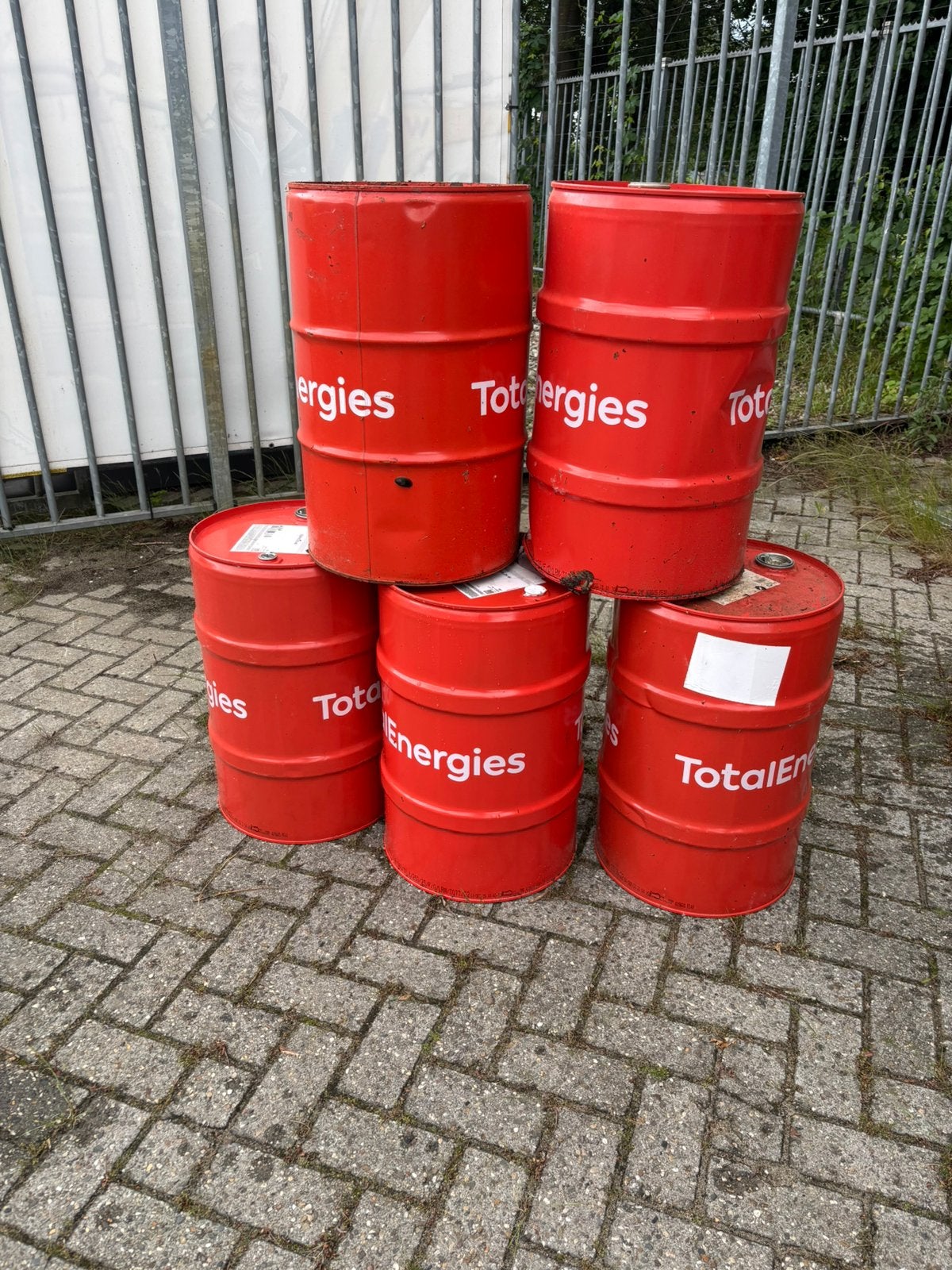 3x TotalEnergies olievaten / stalen drums, Ophalen, Zo goed als nieuw