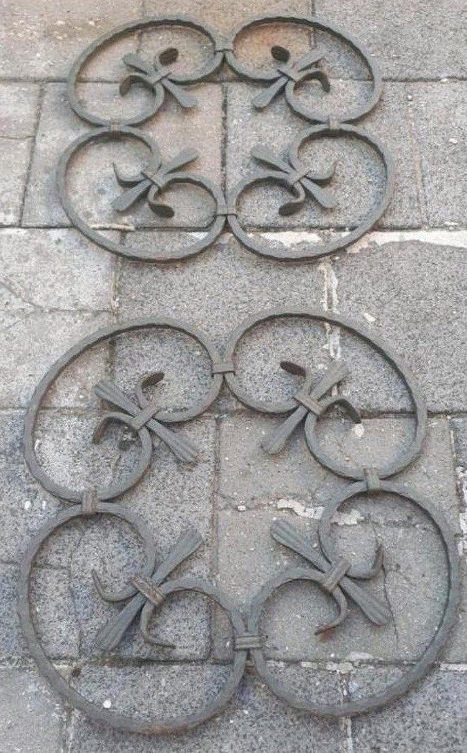 2 smeedijzer ornamenten., Ophalen
