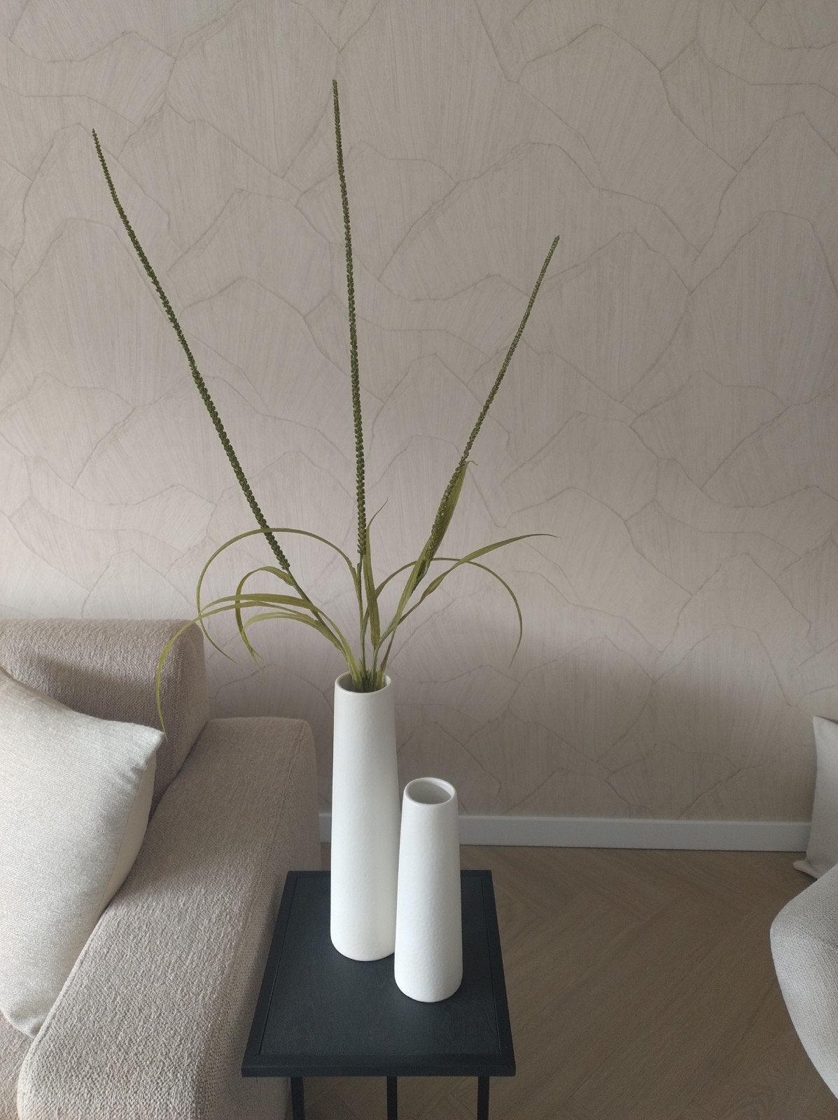 2 Beige kleurige Lifestyle vazen incl Silka tak., Ophalen, Zo goed als nieuw, Overige kleuren, Minder dan 50 cm